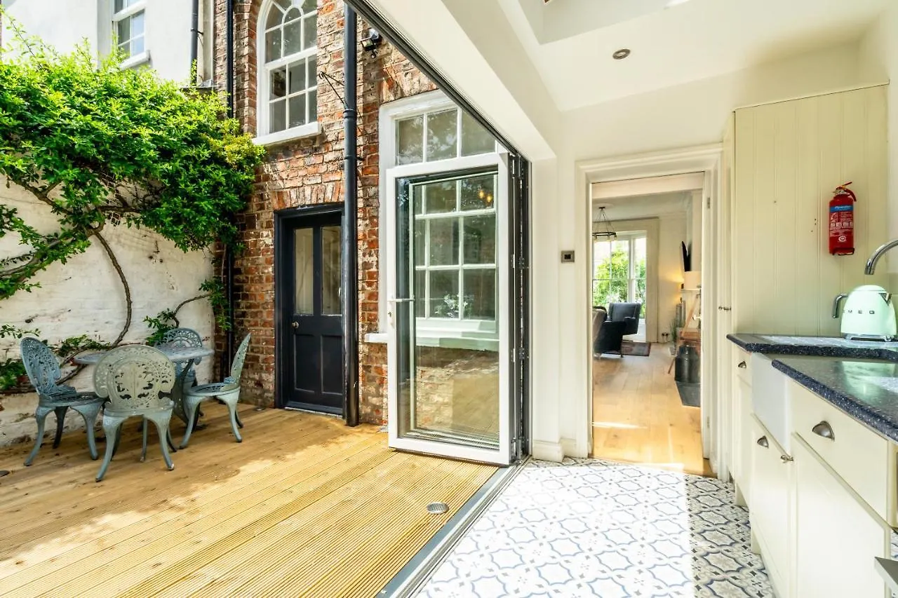 9 St John'S Street Villa York